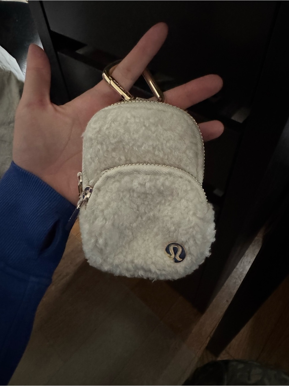 lululemon athletica mini backpack pouch / charm-style keychain (CREAM SHERPA)